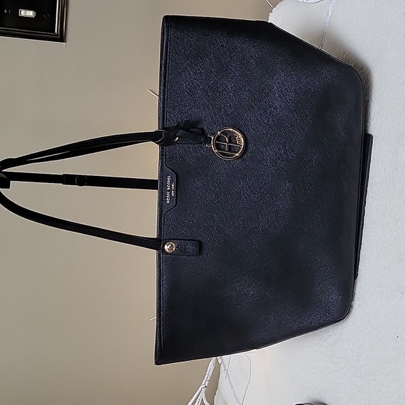 henri bendel Handbags - Henri Bendel Saffiano Large Blk Shoulder Bag